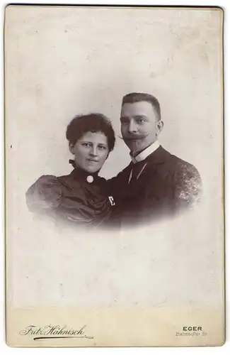 Fotografie Fritz Hähnisch, Eger, Bahnhofstr. 39, Junges Paar in eleganter Kleidung