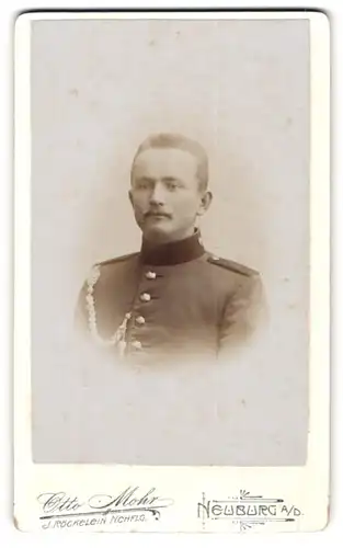 Fotografie Otto Mohr, Neuburg, Franziskanerstrasse B.182, Junger Soldat des 15. Rgts. in Uniform mit Schützenschnur