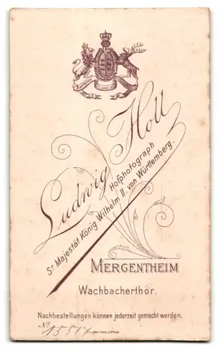 Fotografie Ludwig Holl, Mergentheim, Wachbacherthor, Chevauleger in Uniform mit gewichstem Mittelscheitel