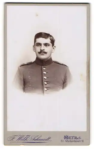 Fotografie F. Wilh. Schmidt, Metz, St. Medardenstrasse 10, Soldat des 8. Rgts. in Uniform mit dichtem Moustache