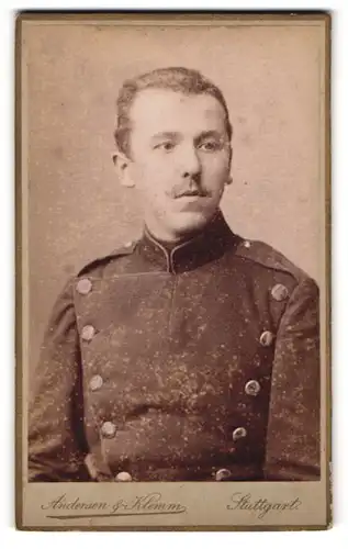 Fotografie Andersen & Klemm, Stuttgart, Charlottenstrasse 8, Junger Chevauleger in Uniform