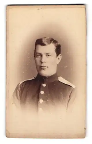 Fotografie F. Bröcking, Apenrade, Kindlich aussehender Soldat in Uniform