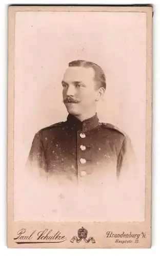 Fotografie Paul Schultze, Brandenburg / Havel, Hauptstr. 19, Portrait Soldat mit Schnauzbart in Uniform