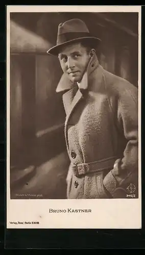 AK Schauspieler Bruno Kastner in Hut und Mantel