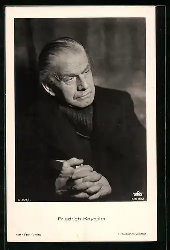 AK Schauspieler Friedrich Kayssler mit gefalteten Händen