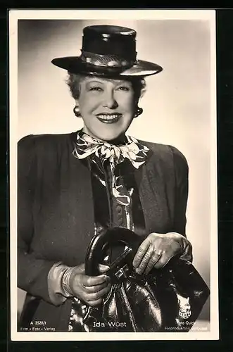 AK Schauspielerin Ida Wüst mit Hütchen und Handtasche