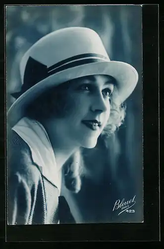 Foto-AK Bleuet Paris: Fräulein mit einem Hut