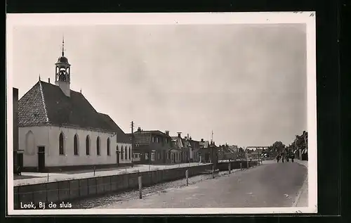 AK Leek, Bij de sluis