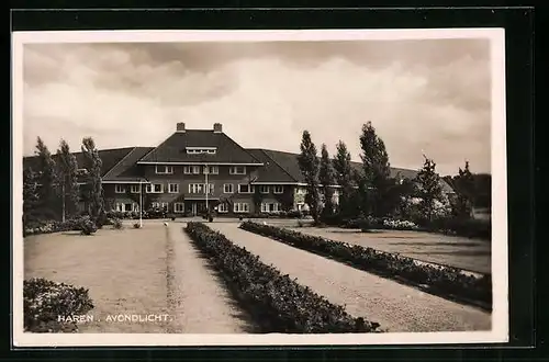 AK Haren, Avondlicht