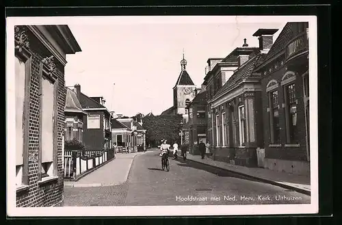 AK Uithuizen, Hoofstraat met Ned. Herv. Kerk.