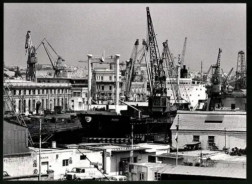 Fotografie Martin Langer, Bielelfeld, Ansicht Marfa, Blick auf die Docks mit Schiff Puffy, Malta