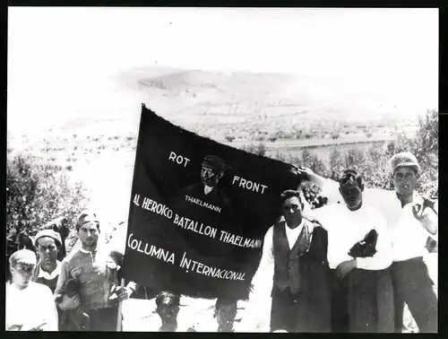 Fotografie unbekannter Fotograf und Ort, spani. Antifaschistische Freiheitskämpfer des Thälmann-Bataillon der XI. Brigad