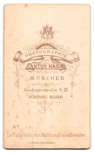 Fotografie Anton Maier, München, Kaufingerstr. 9 /III, Junge Dame im Kleid mit Amulett