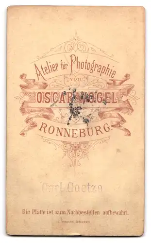 Fotografie Oscar Vogel, Ronneburg, Junge Dame in hübscher Kleidung