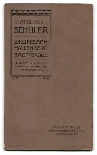 Fotografie Atelier Schüler, Steinbach-Hallenberg, Baby auf Fell sitzend