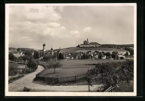 Foto-AK Deutscher Kunstverlag, Nr. 1: Neresheim /Jagstkreis, Stadtbild mit Benediktinerkloster