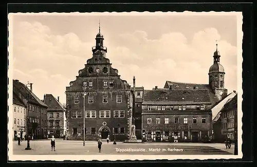 AK Dippoldiswalde, Markt mit Rathaus, Colonialwaren u. Weinhandlung Richard Niewand