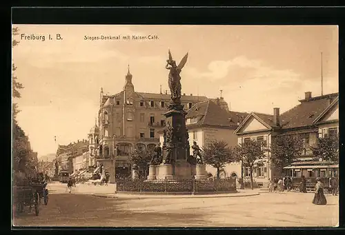 AK Freiburg i. B., Sieges-Denkmal mit Kaiser-Café und Strassenbahn