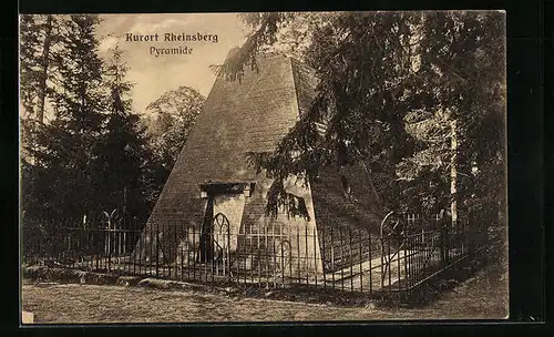 AK Rheinsberg, Pyramide mit Bäumen