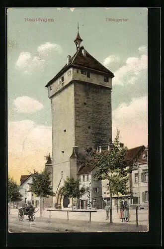 AK Reutlingen, Tübingertor mit Kärrner und Passanten