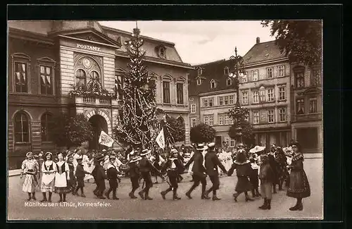 AK Mühlhausen i. Thür., Kirmesfeier, Tanzende Menschen vor dem Postamt
