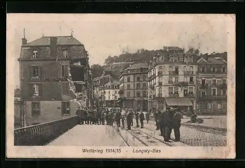 AK Longwy-Bas, Strassenpartie mit Brücken in Trümmern