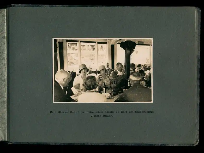 Fotoalbum mit 14 Fotografien, Ansicht Wien, IX. Kongress Internationalen Liga der Prohibitionsgegner 1928 9