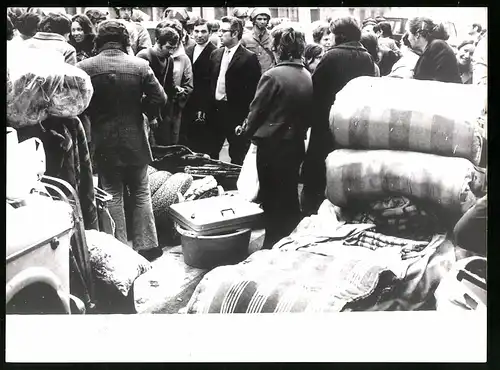 Fotografie unbekannter Fotograf, Ansicht Rom, Wohnungsbesetzer wurden von der Polizei geräumt, Wohnungsnot in Rom 1971