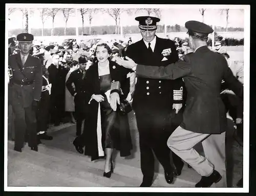 Fotografie unbekannter Fotograf, Ansicht Paris, König Frederick und Königin Ingried von Dänemark beim Staatsbesuch