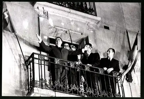 Fotografie unbekannter Fotograf, Ansicht Paris, Generalsekretär Breschnjew zu Besuch im Lenin Museum auf dem Balkon