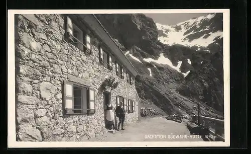 AK Dachstein-Südwand-Hütte, Betreiber am Eingang