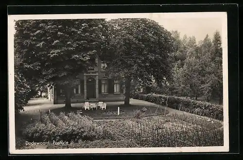 AK Dodewaard, Pastorie