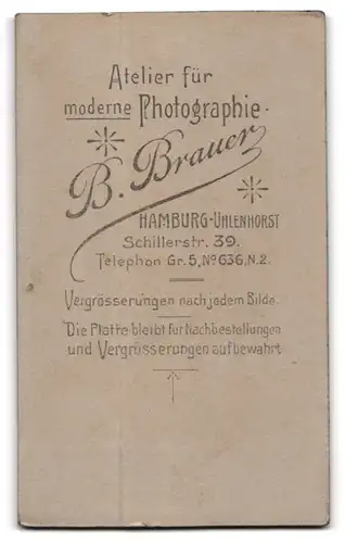 Fotografie B. Brauer, Hamburg-Uhlenhorst, Schillerstr. 39, Elegant gekleideter mit Schnauzbart