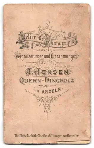 Fotografie J. Jensen, Quern-Dingholz in Angeln, Zwei Damen in modischen Kleidern