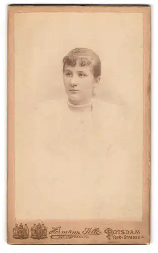 Fotografie Hermann Selle, Potsdam, York-Strasse 4, Junge Dame mit zurückgebundenem Haar