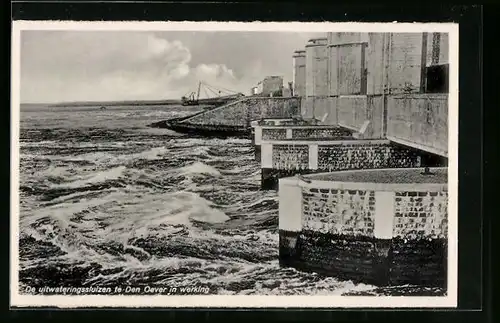 AK Den Oever, Uiterwateringssluizen