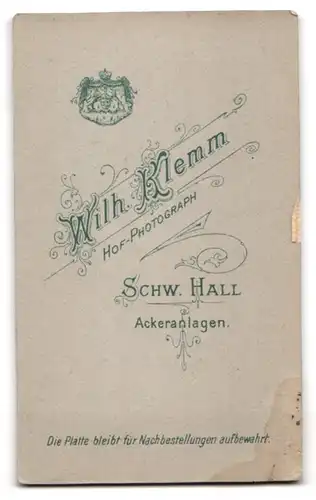 Fotografie Wilh. Klemm, Schw. Hall, Kleines Kind in weisser Kleidung