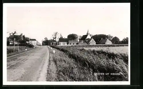 AK Niekerk, Dorpsgezicht