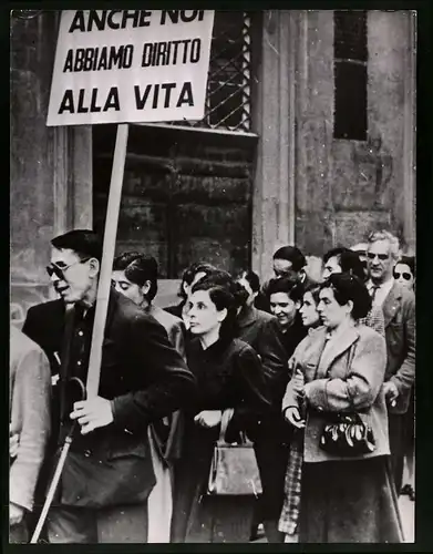 Fotografie Keystoen, München, Ansicht Florenz, Blinde demonstrieren für eine Erhöhung ihrer Unterstüzung a, 15.05.1954