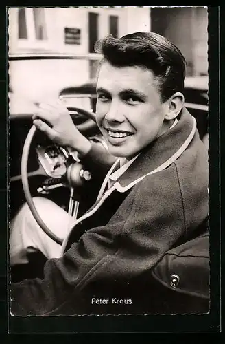 AK Musiker Peter Kraus am Steuer eines Autos