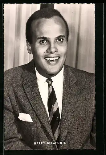 AK Musiker Harry Belafonte mit gestreifter Krawatte