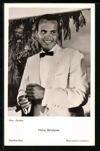 AK Musiker Harry Belafonte in weissem Jacket