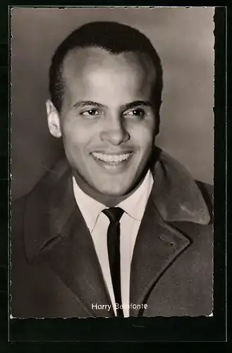 AK Musiker Harry Belafonte im Mantel