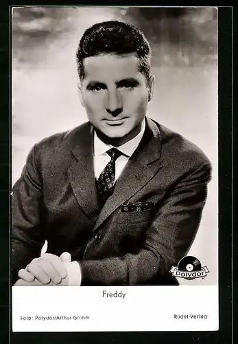 AK Musiker Freddy im Anzug mit Krawatte