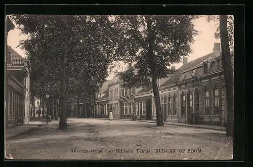AK Bergen op Zoom, Auvergnestraat met Militaire Tehuis
