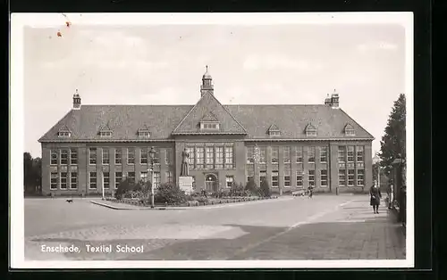 AK Enschede, Textiel School