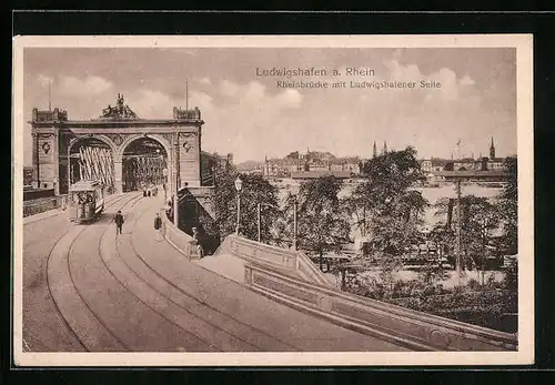 AK Ludwigshafen a. Rhein, Rheinbrücke mit Ludwigshafener Seite und Strassenbahn
