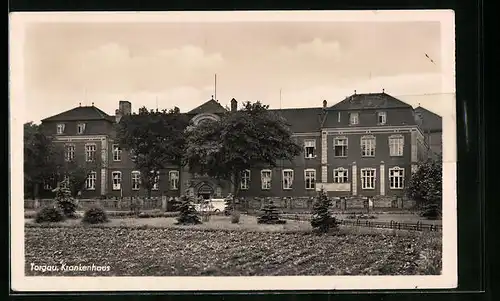 AK Torgau, Krankenhaus mit Krankenwagen