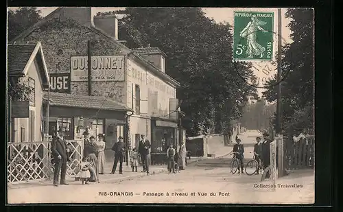 AK Ris-Orangis, Passage à niveau et Vue du Pont