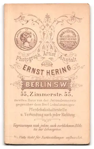 Fotografie Ernst Hering, Berlin-SW, Zimmerstr. 55, Junger Herr im Anzug mit Moustache